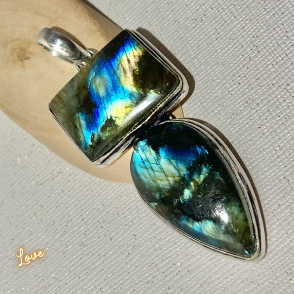 Luminous Labradorite Gemstone Handmade Pendant - Picture 2 of 5
